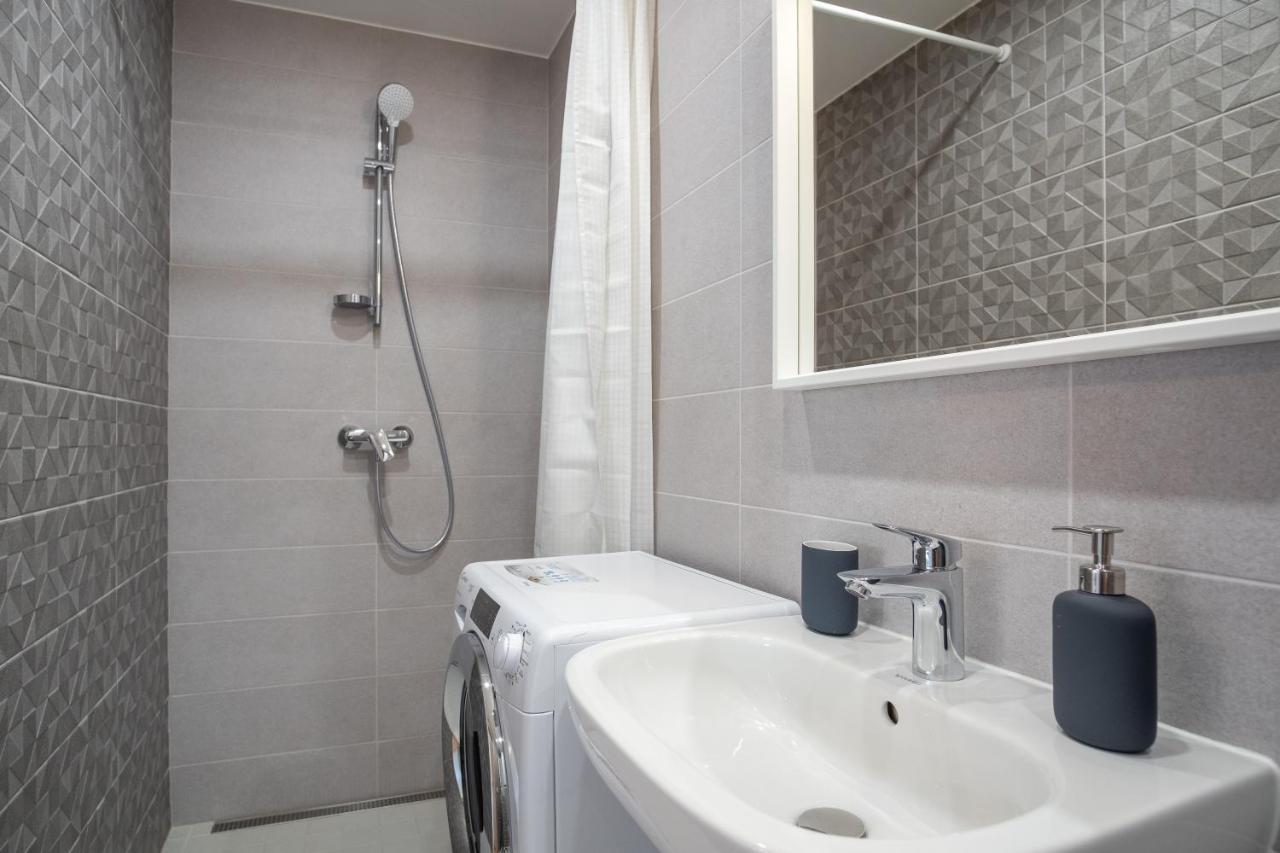 Spacious Mustamaee Apartments - Free Parking Таллин Экстерьер фото