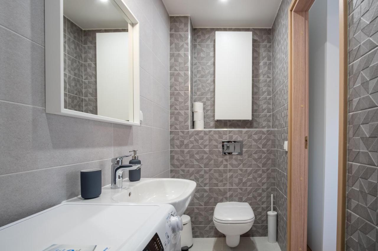 Spacious Mustamaee Apartments - Free Parking Таллин Экстерьер фото