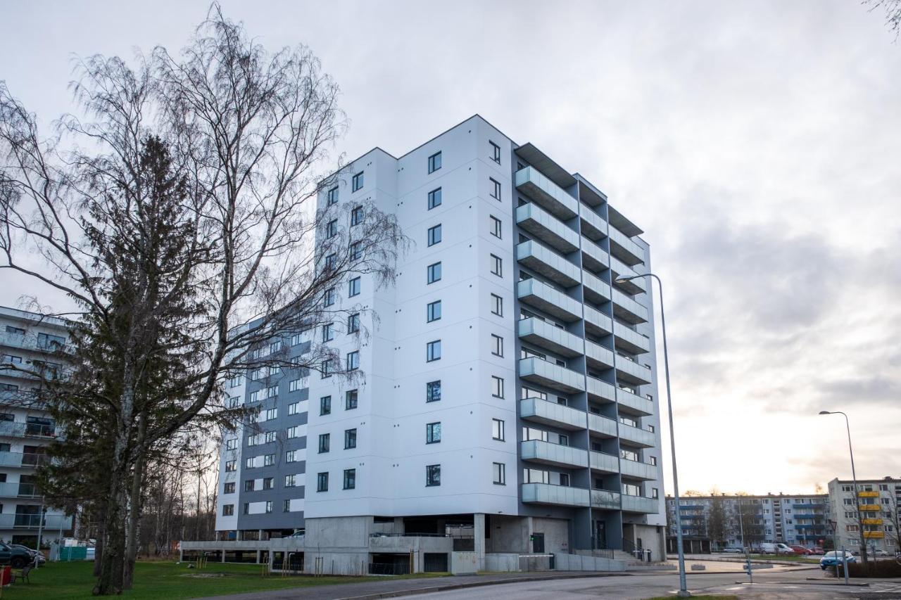 Spacious Mustamaee Apartments - Free Parking Таллин Экстерьер фото